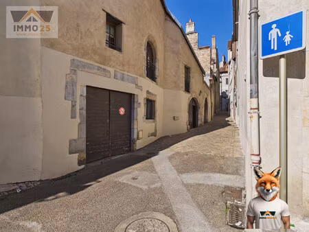 maison du xviie siècle au coeur de besançon
