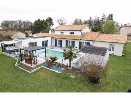 vente maison 8 pièces 243 m² cissé (86170)