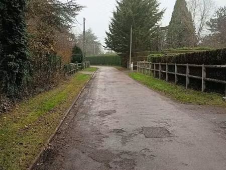 maison dans un domaine avec un grand potentiel