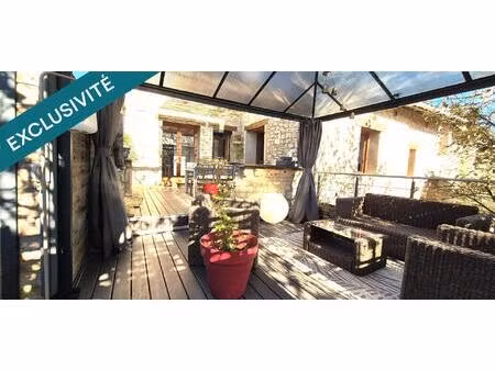 maison atypique en pierre au cœur du hameau de romanèche  commune de hautecourt