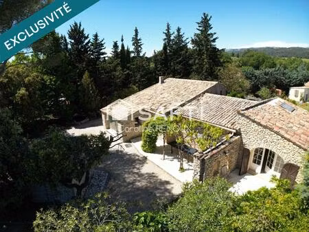 bergerie du xvii -ème avec grand terrain- piscine- terrain de tennis- abris voitures