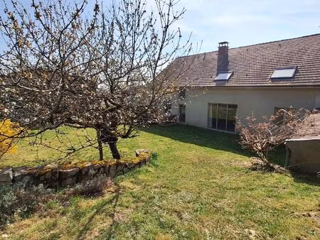 ensemble immobiler avec maison   studios et très grand dépôt