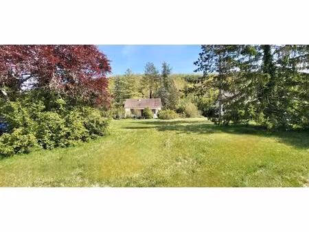 maison sur 4 868 m² de terrain avec dépendance