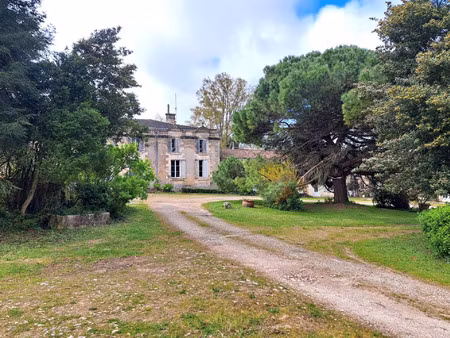 vente maison 13 pièces 650 m² saintes (17100)