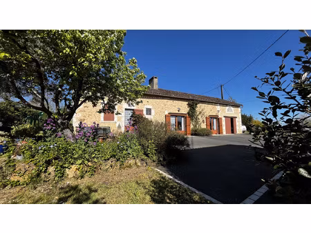 charmante maison en pierres au coeur de la campagne