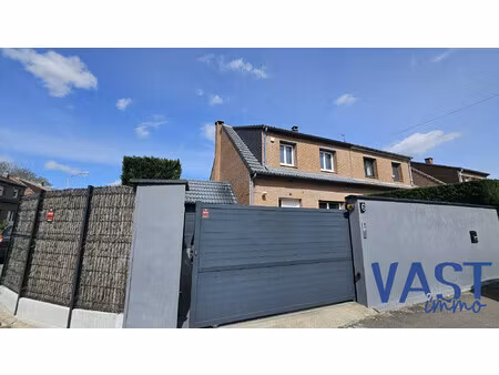 magnifique maison semi individuelle avec 4 chambres et jardin