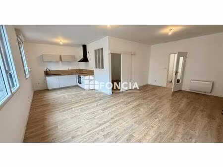 t3 de 86m2 entièrement rénové  coup de coeur assuré  avec parking privatif. hyper centre d