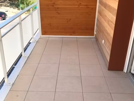 t3 avec terrasse et parking à rousset