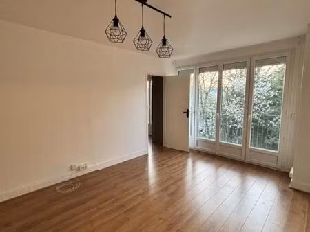 appartement avec balcon / box et cave