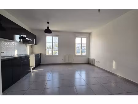location appartement  73.1 m² t-4 à serris  1 271 €