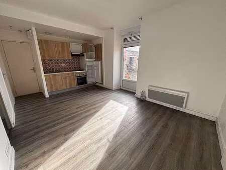 location appartement 2 pièces à saint-méen-le-grand (35290) : à louer 2 pièces / 38m² sain