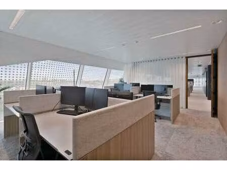 2.714 m² de bureaux prêts à l'emploi près de la gare de g...