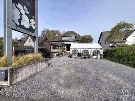 commerce avec logement à vendre à ciney  sur l'axe principal