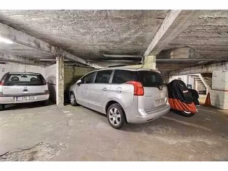 parking fuschias 16 molenbeek