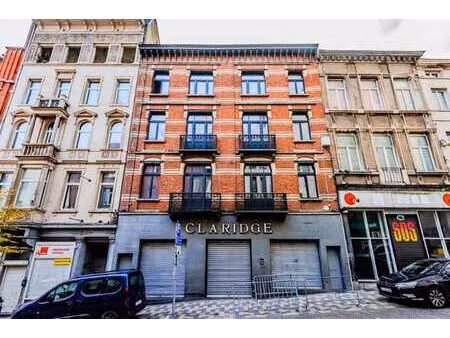 2 maisons de commerce et immeuble à usage de salle de fêtes