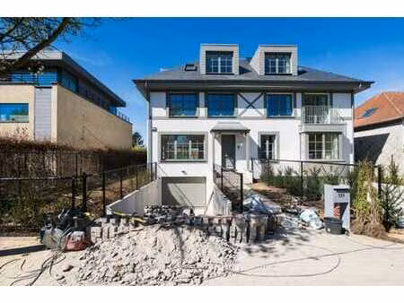 a proximité immédiate du shopping de woluwe