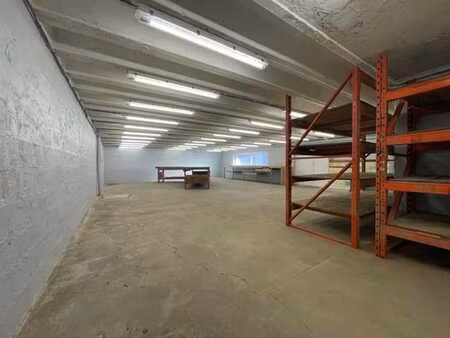 entrepôt / atelier de 110m²