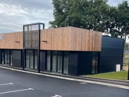 location locaux professionnels 54 m² à auray (56400)  870 €
