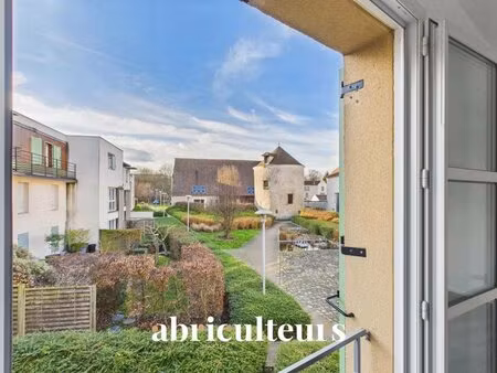 t3 lumineux traversant avec vue dégagée sur bassin et pigeonnier – résidence de standing..