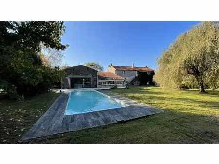 ancien corps de ferme avec terrain et dépendance