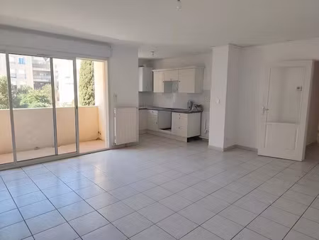 location appartement 3 pièces 68 m² à six-fours-les-plages (83140)