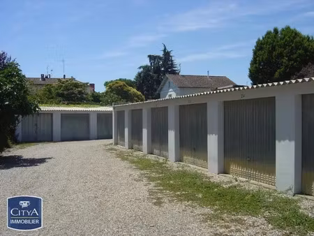 parking à louer 16 m² - agen (47) - 80€