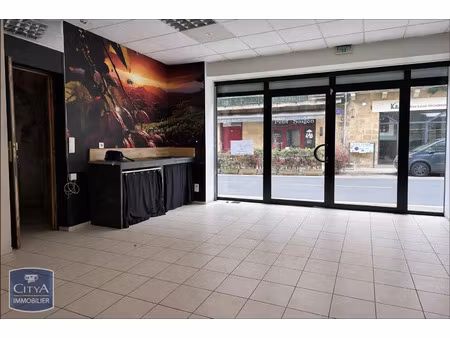 local commercial à louer 77 m² - sarlat-la-canéda (24) - 1 400€