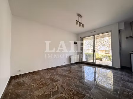 studio avec terrasse à vendre en centre ville à bagnoles de l'orne - ref o15082