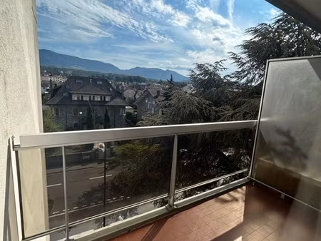 à louer ? studio aménagé avec espace nuit séparé ? 45 m²