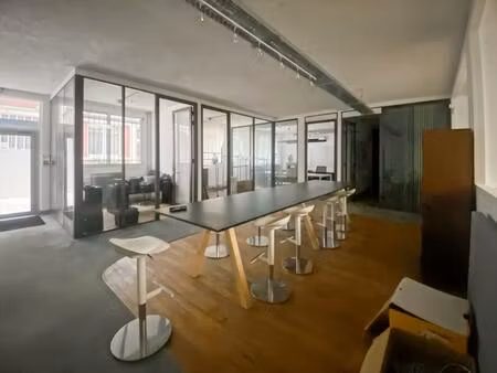 espace atypique  rdc sur cour  avenue victor hugo