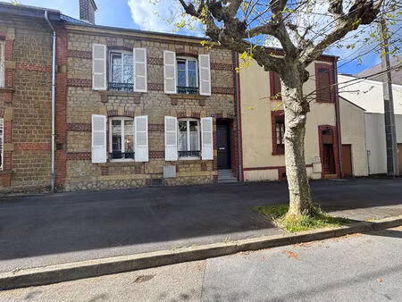 maison de pierre rénovée de 115 m2 sh sur 700 m2 de terrain à mézières