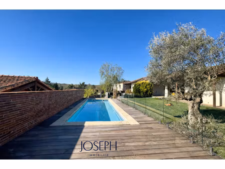 lavaur  maison t5 de 140 m² avec jardin et piscine.