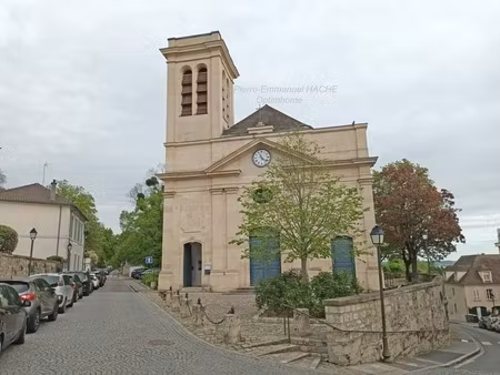 sur la commune du pecq en limite de saint germain en laye