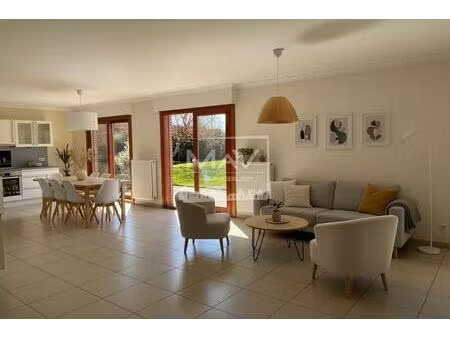 maison individ d'architecte 4 ch dt 1en bas marq