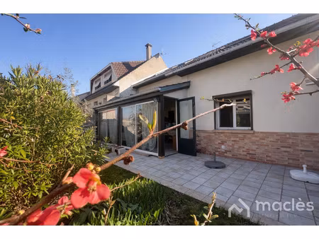 grande maison familiale avec jardin à 5 minutes de la a1 / 1