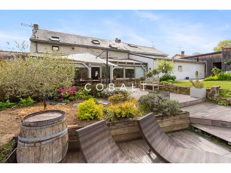 maison familiale avec jardin paysager  dépendances et potent