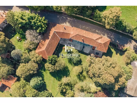 a vendre - belle maison charentaise - proche angoulême - 8 pieces - 350 m2