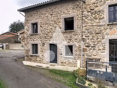 maison de village avec extérieur