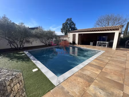 villa de 130m2 de plain pied de type t5  avec une piece a