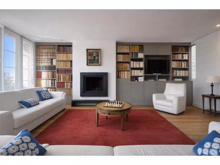 maison de ville baignee de lumière sans exterieur