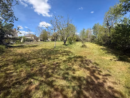 terrain plat 1013 m² – ensoleillé – calme – à quelques minutes de brive
