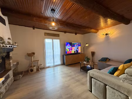 castellar 4 pieces avec grande cave.