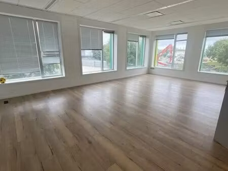 location bureaux 44 m² à 71 m²