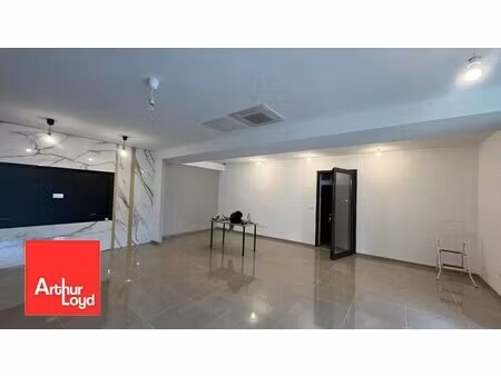 location commerce 60 m²