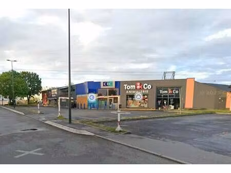 location commerce 952 m²