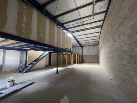 location entrepôt 173 m²
