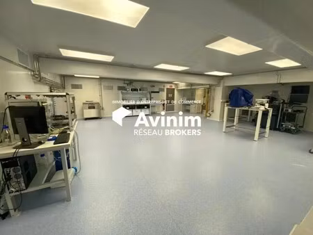 location local d'activités 706 m²