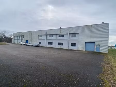 vente local d'activités 1 968 m²
