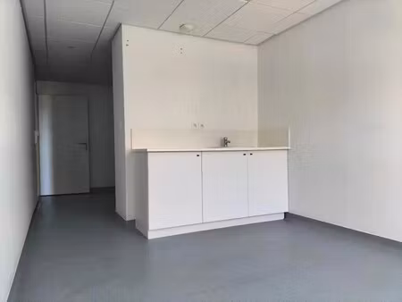 location local d'activités 69 m²