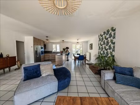 maison - 117 m2 - 5 pièces - non meublé